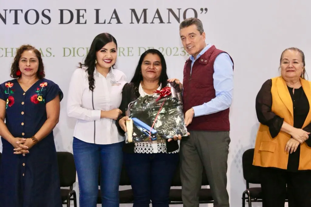 Rutilio Escandón entrega insumos de programas para la prevención social de la violencia en Tuxtla Gutiérrez
