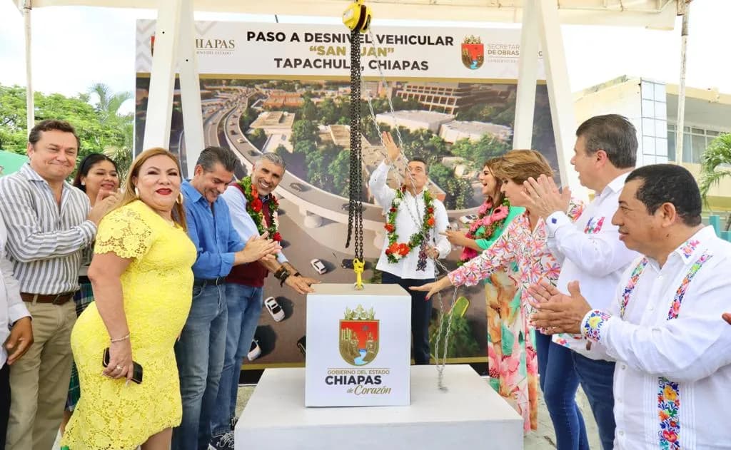 En Tapachula, Rutilio Escandón coloca primera piedra del Paso a Desnivel Vehicular San Juan