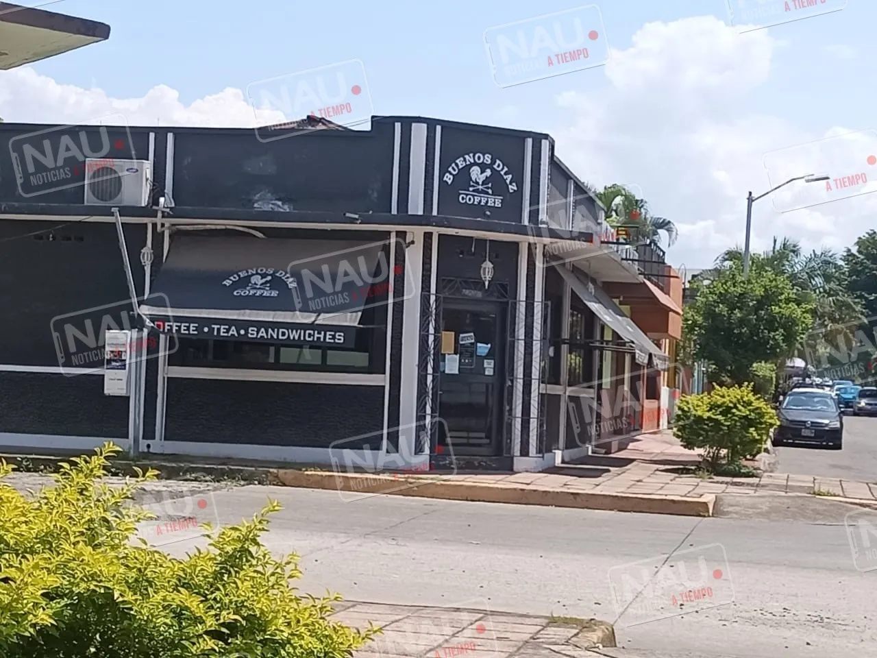 Asaltan cafetería y roban a comensales dinero y celulares