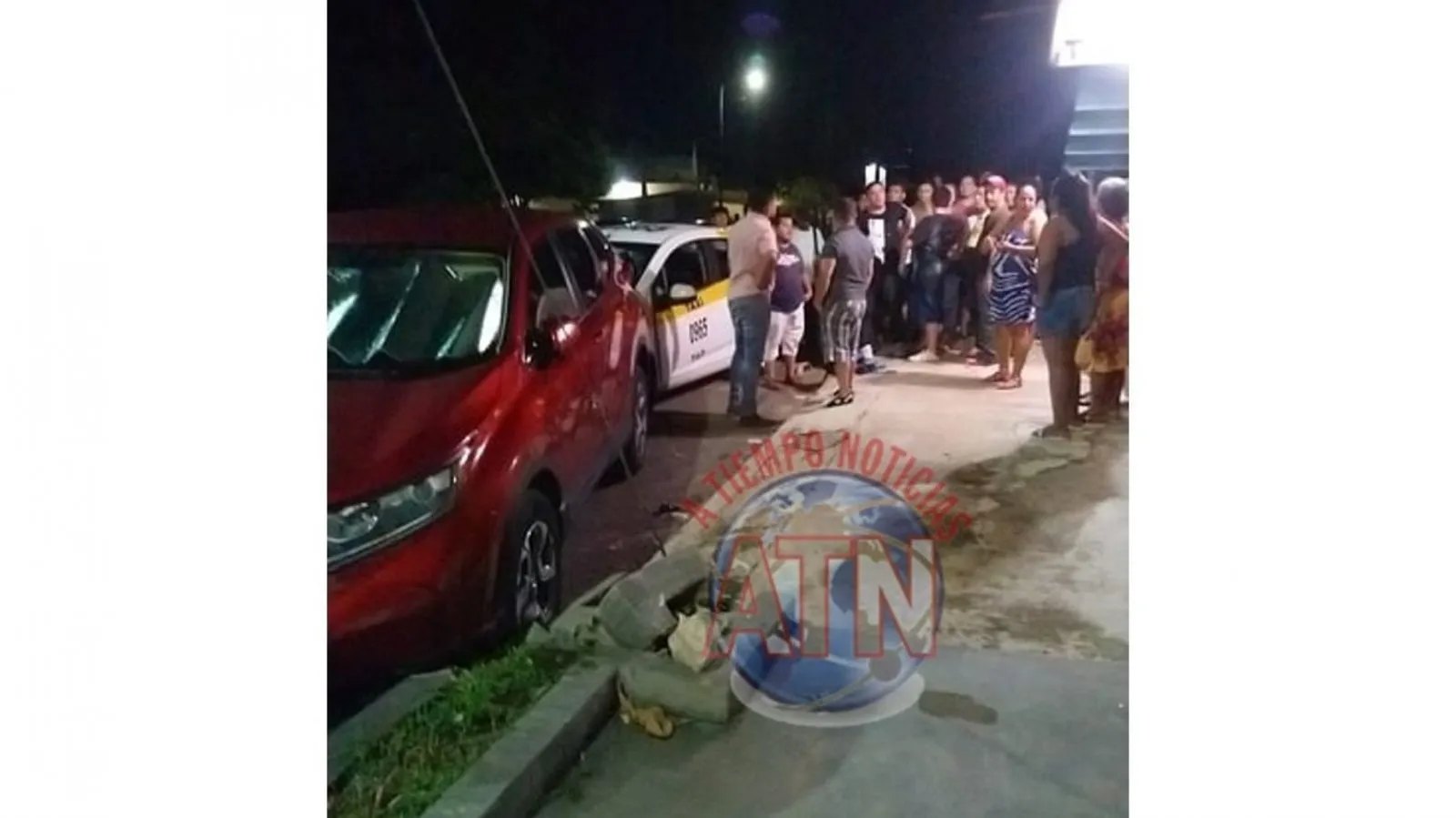 Taxista se estrelló contra un vehículo particular en el momento que era asaltado en la colonia Framboyanes