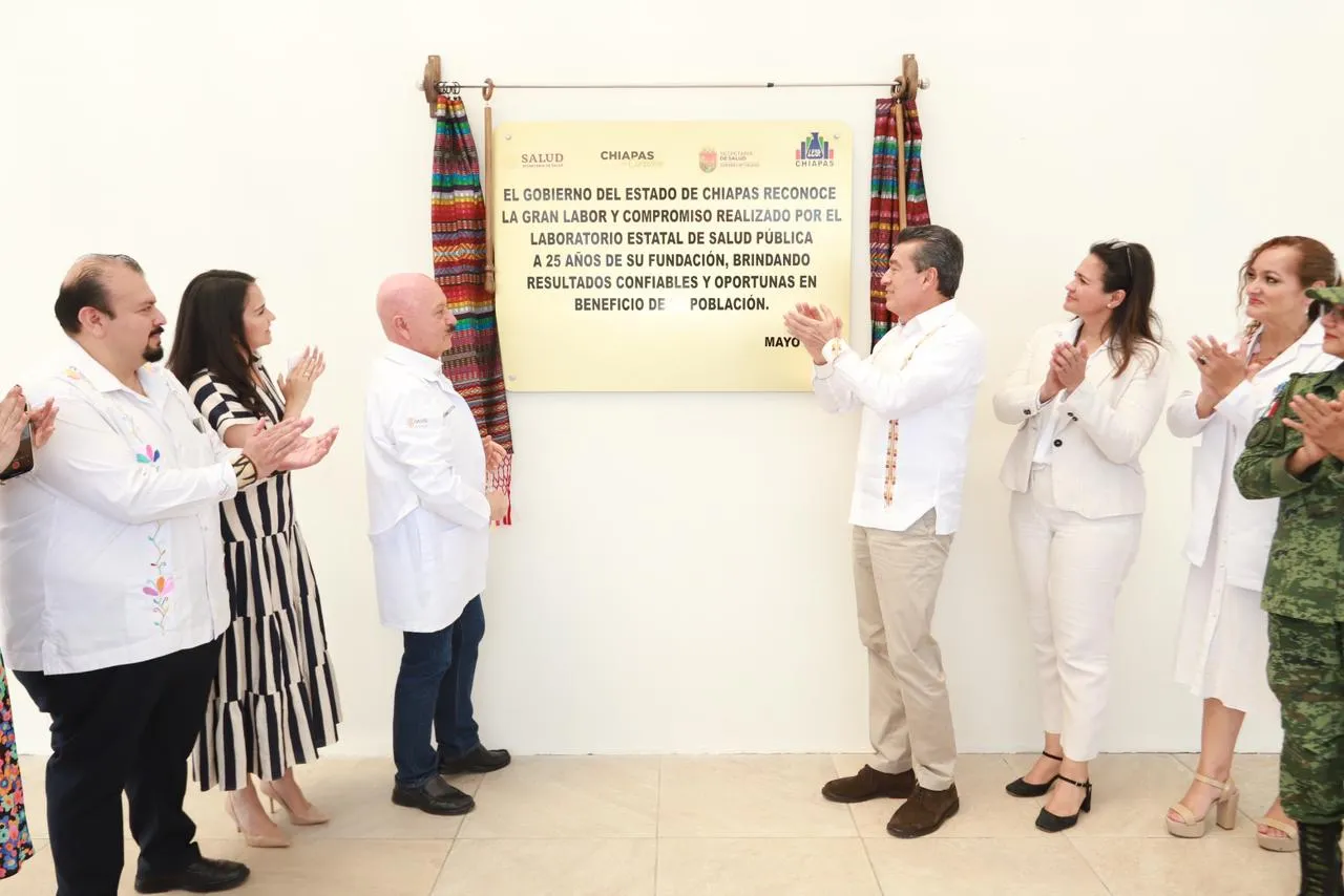 Rutilio Escandón conmemora el 25 aniversario del Laboratorio Estatal de Salud Pública