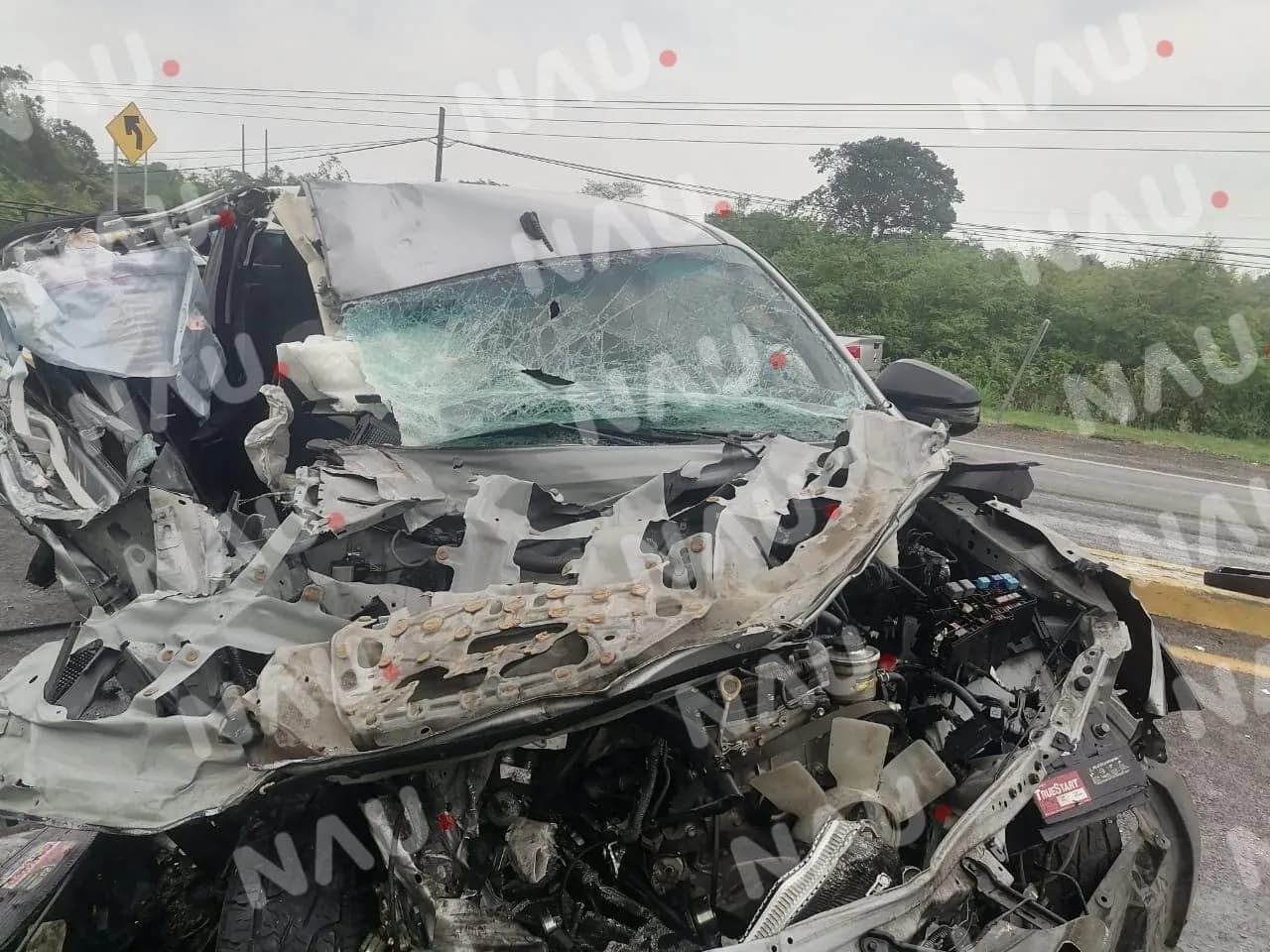 Conductora de una camioneta invade carril contrario