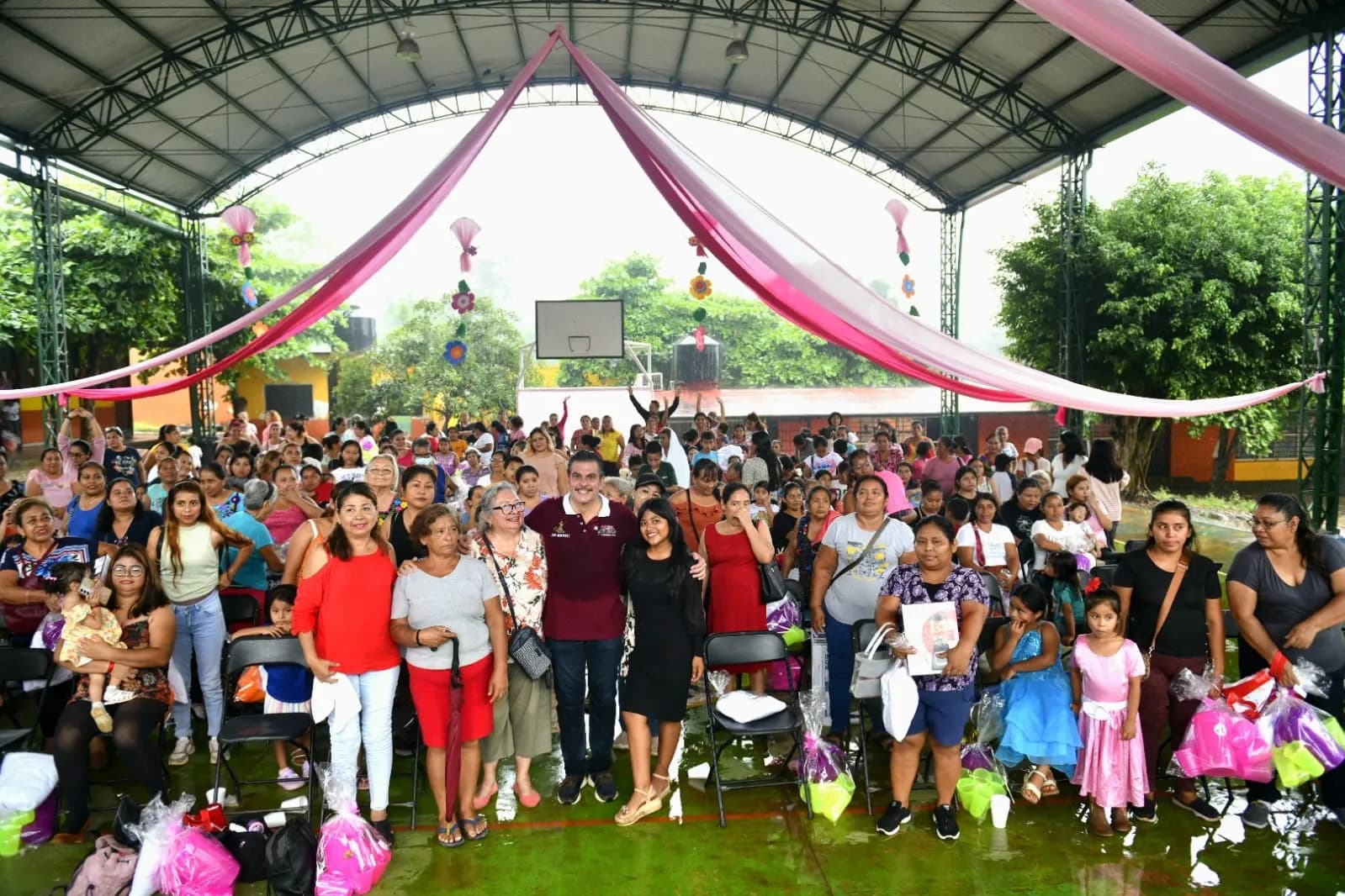 Yamil Melgar celebra con humanismo a las mamás de Tapachula
