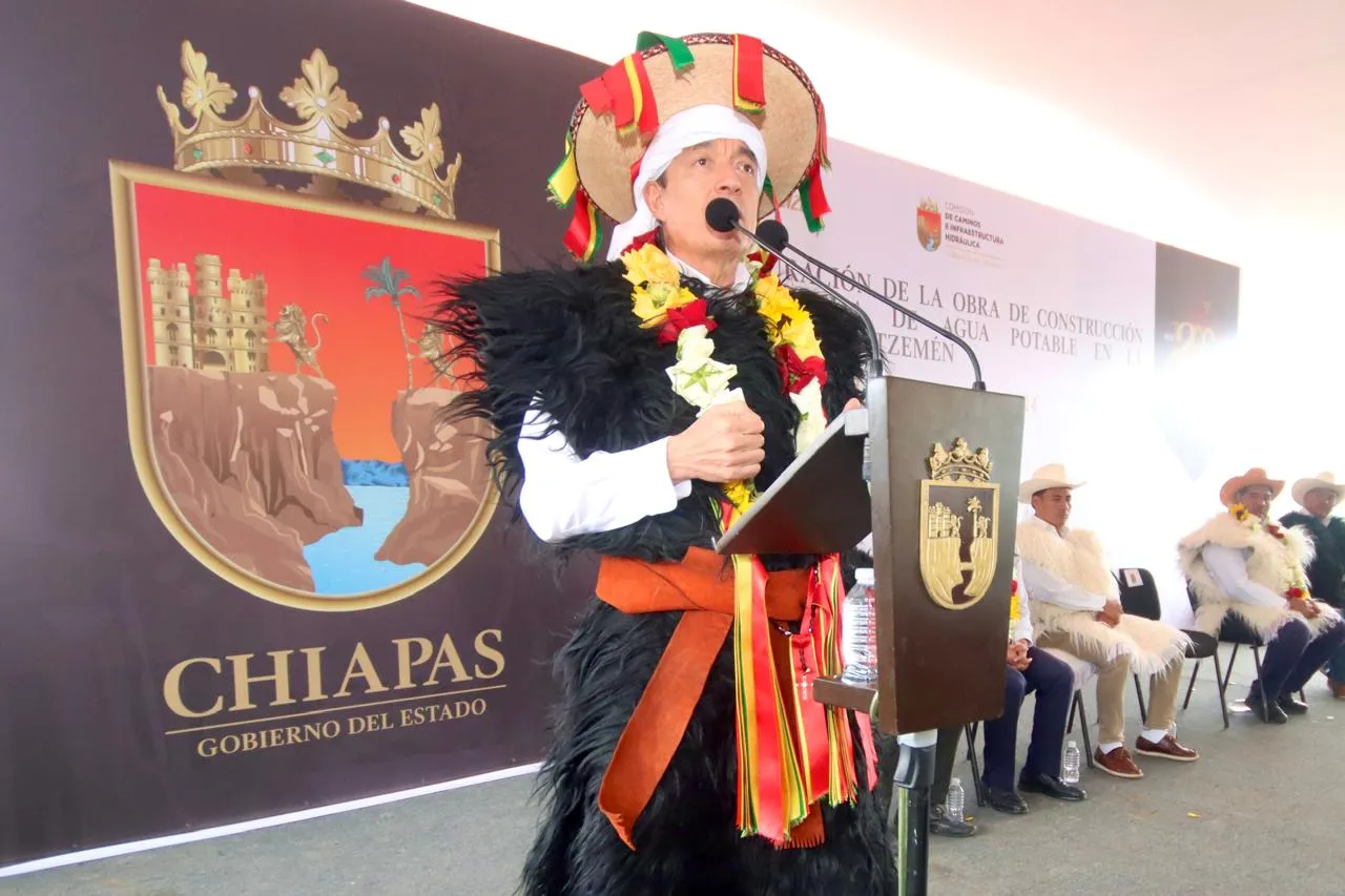 En Chamula, Rutilio Escandón inaugura el Sistema de Agua Potable de la localidad Joltzemén