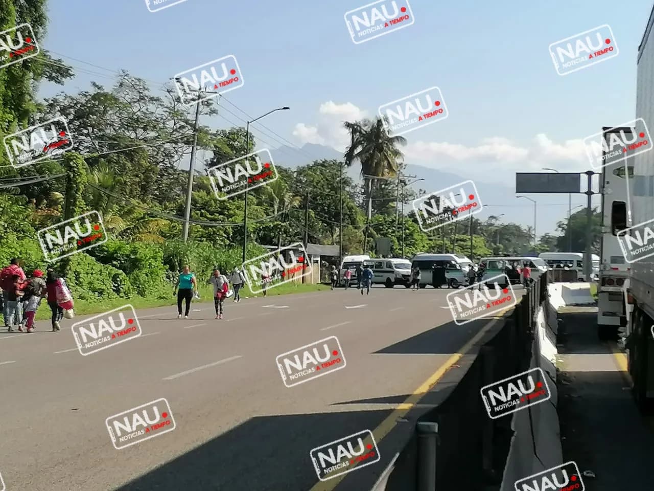 Levantan bloqueó de carretera en Tuxtla Chico.