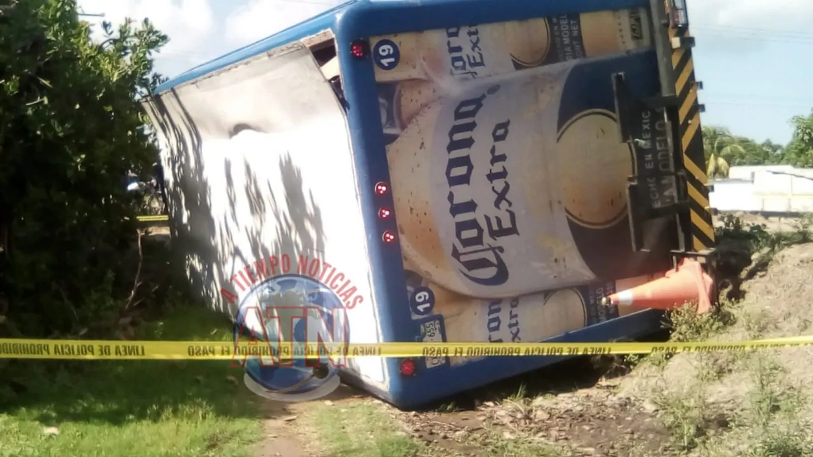 Dos lesionados al volcarse carro cervecero