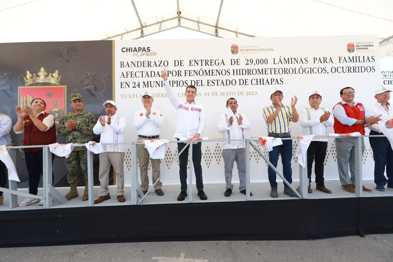 Rutilio Escandón da banderazo a entrega de 29 mil láminas a familias afectadas en sus viviendas por lluvias y vientos