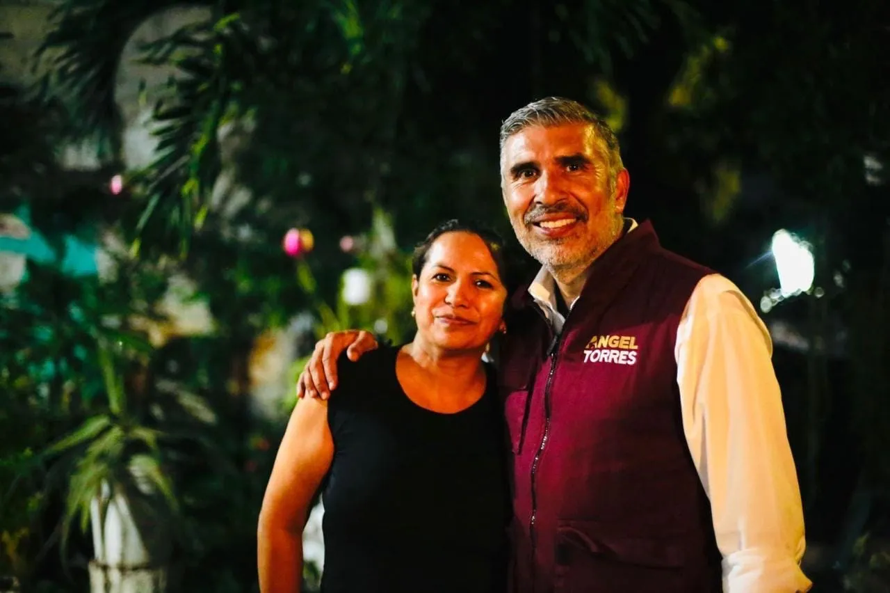 Angel Torres recorre calles en la colonia Democrática