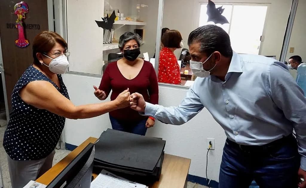 Recorre diputado Yamil Melgar presidente de la Jucopo instalaciones del Congreso