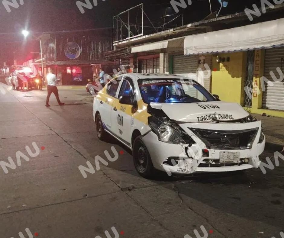 Choque entre taxi y automóvil particular en el Par Vial deja solo daños materiales en Tapachula
