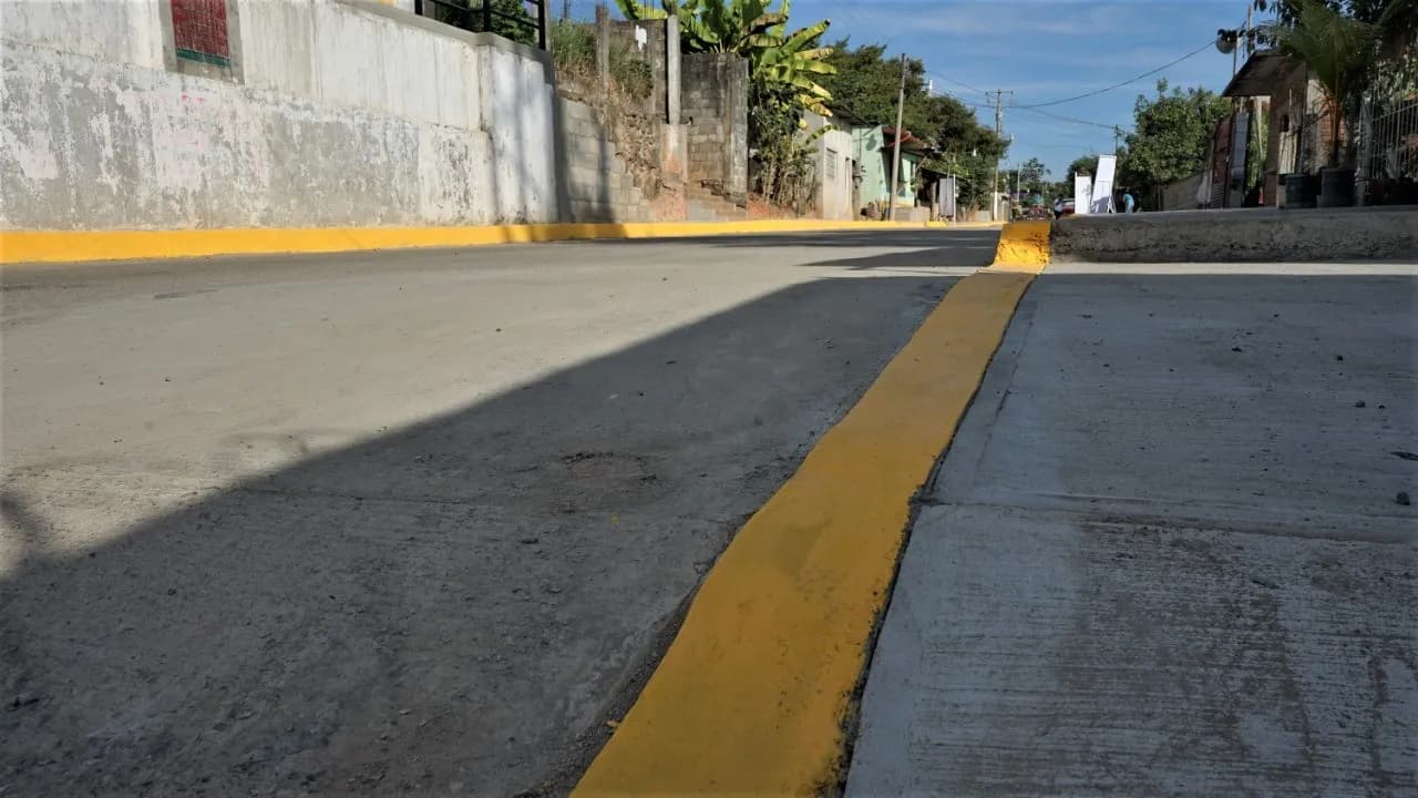CON OBRAS DE PAVIMENTACIÓN MIXTA, AYUNTAMIENTO CONSOLIDA EL BIENESTAR DE MÁS FAMILIAS