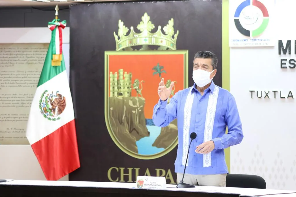 Rutilio Escandón exhorta a protegerse contra COVID-19 mediante brigadas o en los centros de vacunación