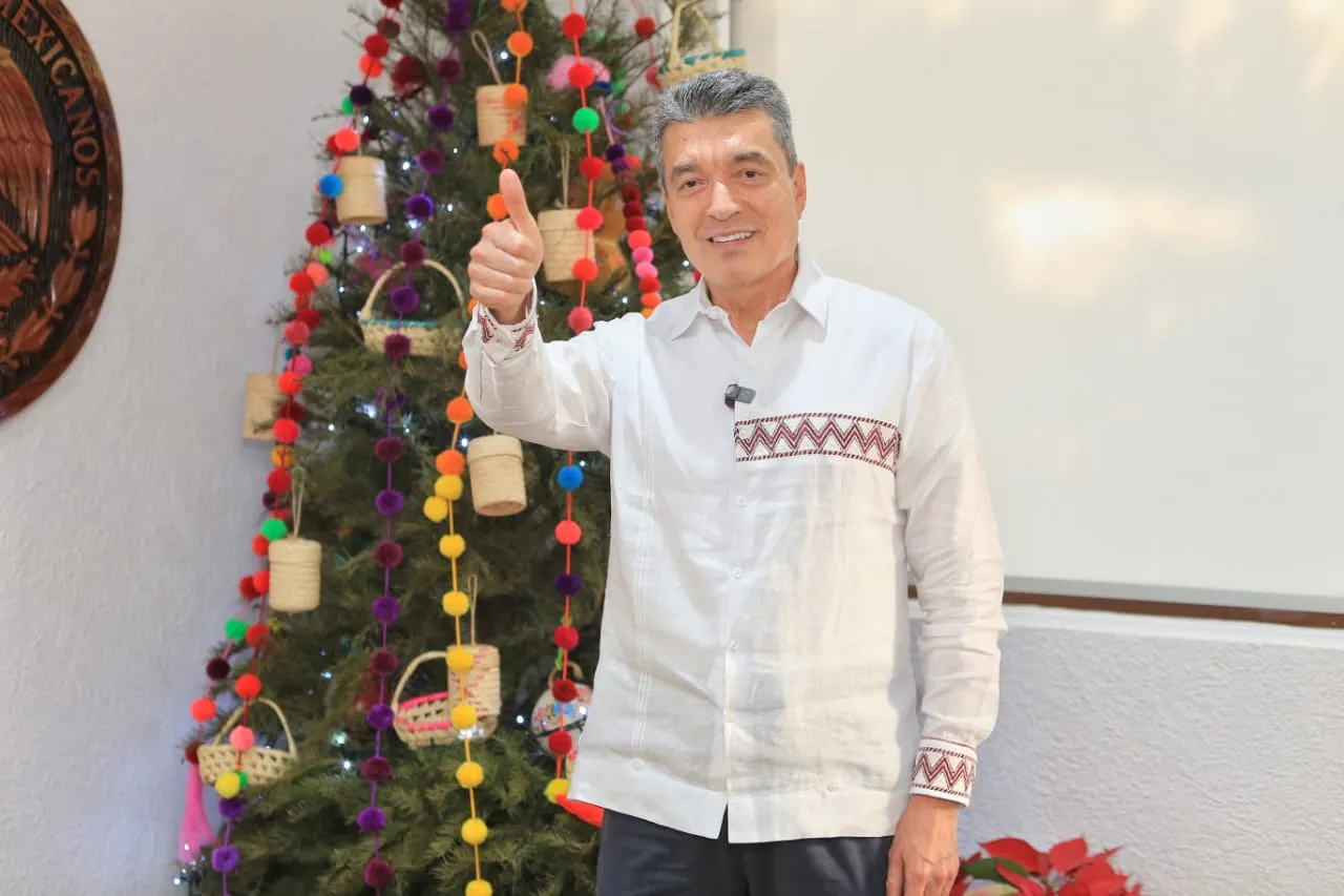 Desea Rutilio Escandón un 2024 lleno de prosperidad, salud y amor a las familias chiapanecas