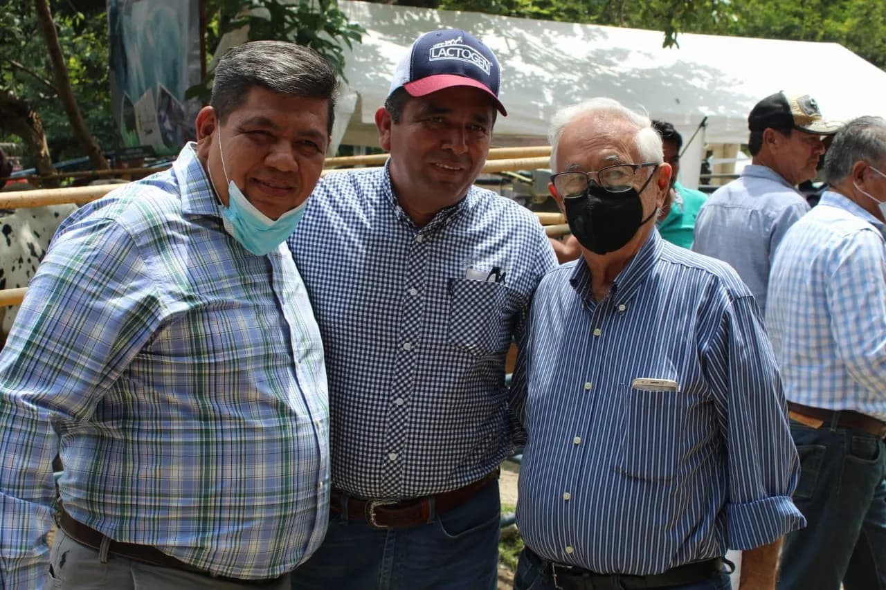 Apertura el alcalde Carlos Eduardo Salazar Gam el “Día de Campo Ganadero” en el Municipio de Huixtla.