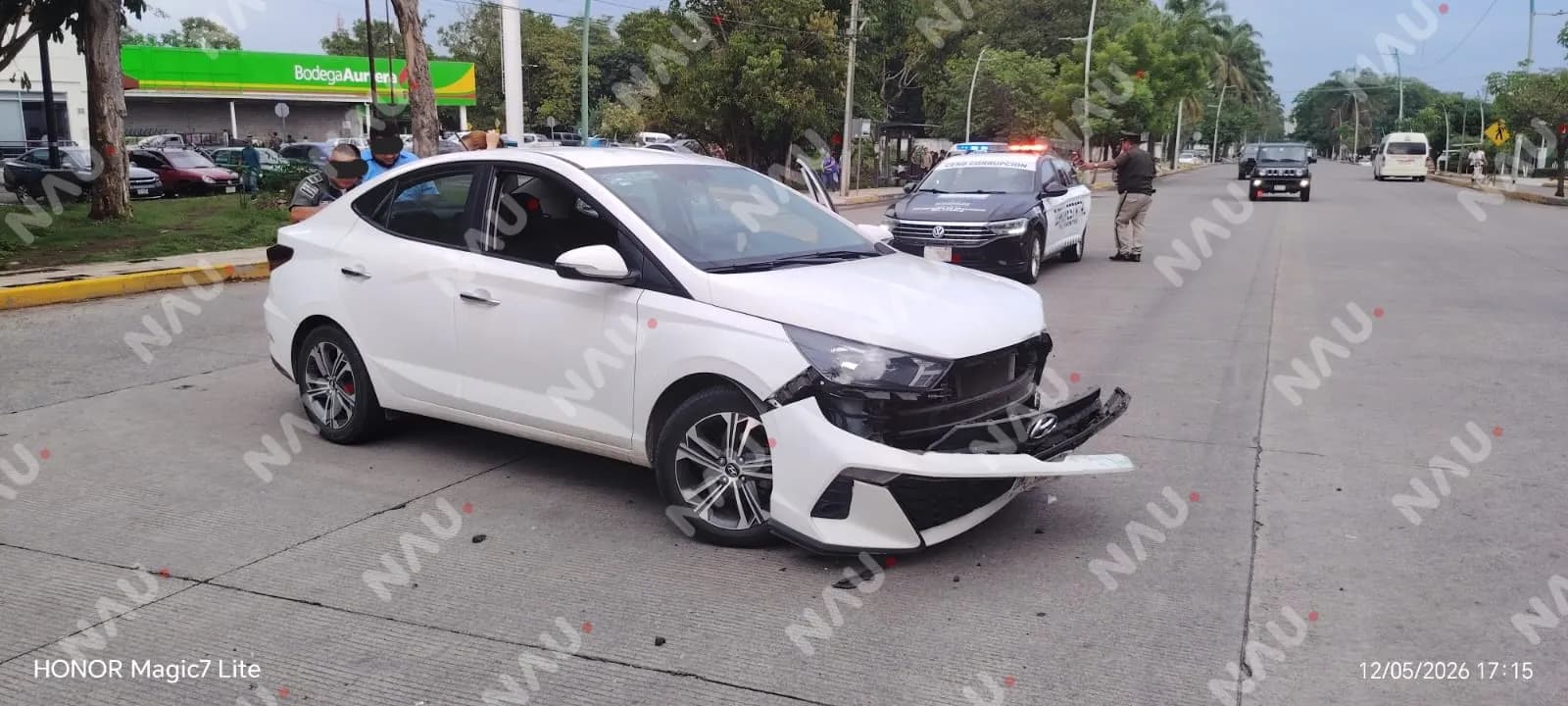 CHOQUE ENTRE TAXI FORÁNEO Y VEHÍCULO PARTICULAR DEJA DAÑOS MATERIALES EN TAPACHULA