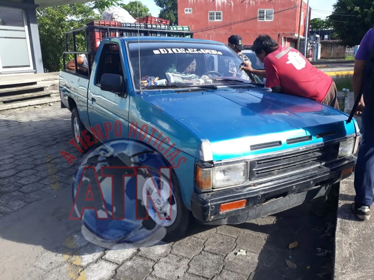 Aseguran vehículo por no contar con placas ni tarjeta de circulación