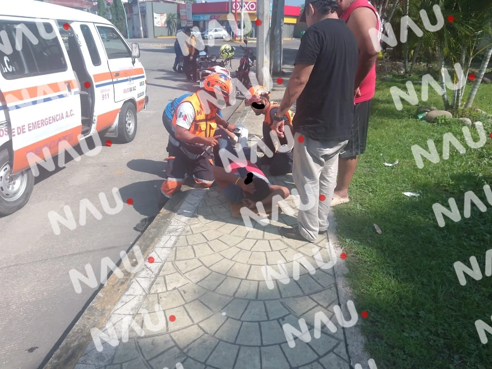 Motociclista Sufre Accidente en Tapachula: Hernesto N. de 42 años Resulta Herido con Fractura Expuesta