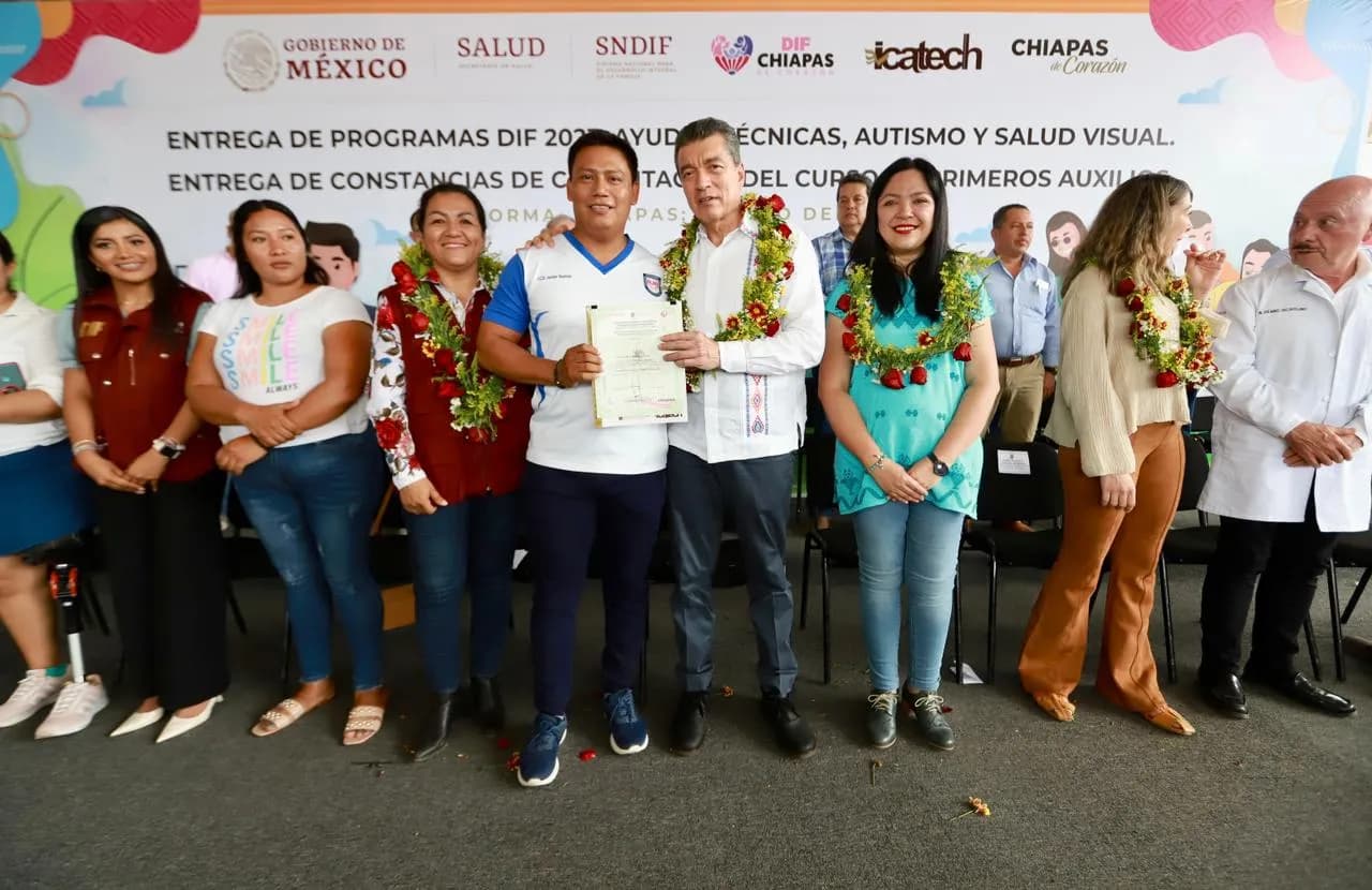 En Reforma, Rutilio Escandón inicia entrega de ayudas técnicas, auxiliares auditivos y prótesis