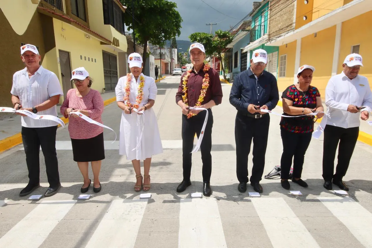En Tuxtla Gutiérrez, inaugura Rutilio Escandón pavimentación de calles de la colonia Albania Baja