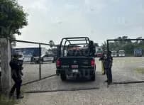 Muere trabajador prensado entre dos unidades en pensión de transporte en Tapachula