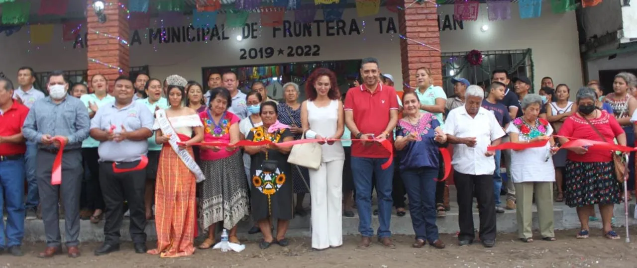 Ayuntamiento de Tuxtla Chico inicia con la limpieza del pocito y las gradas