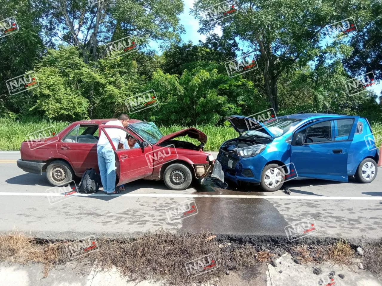 Dos lesionados deja accidente en carretera a Puerto Madero.