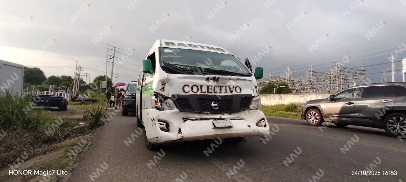 Urban choca por alcance contra tráiler en el libramiento Sur Poniente de Tapachula