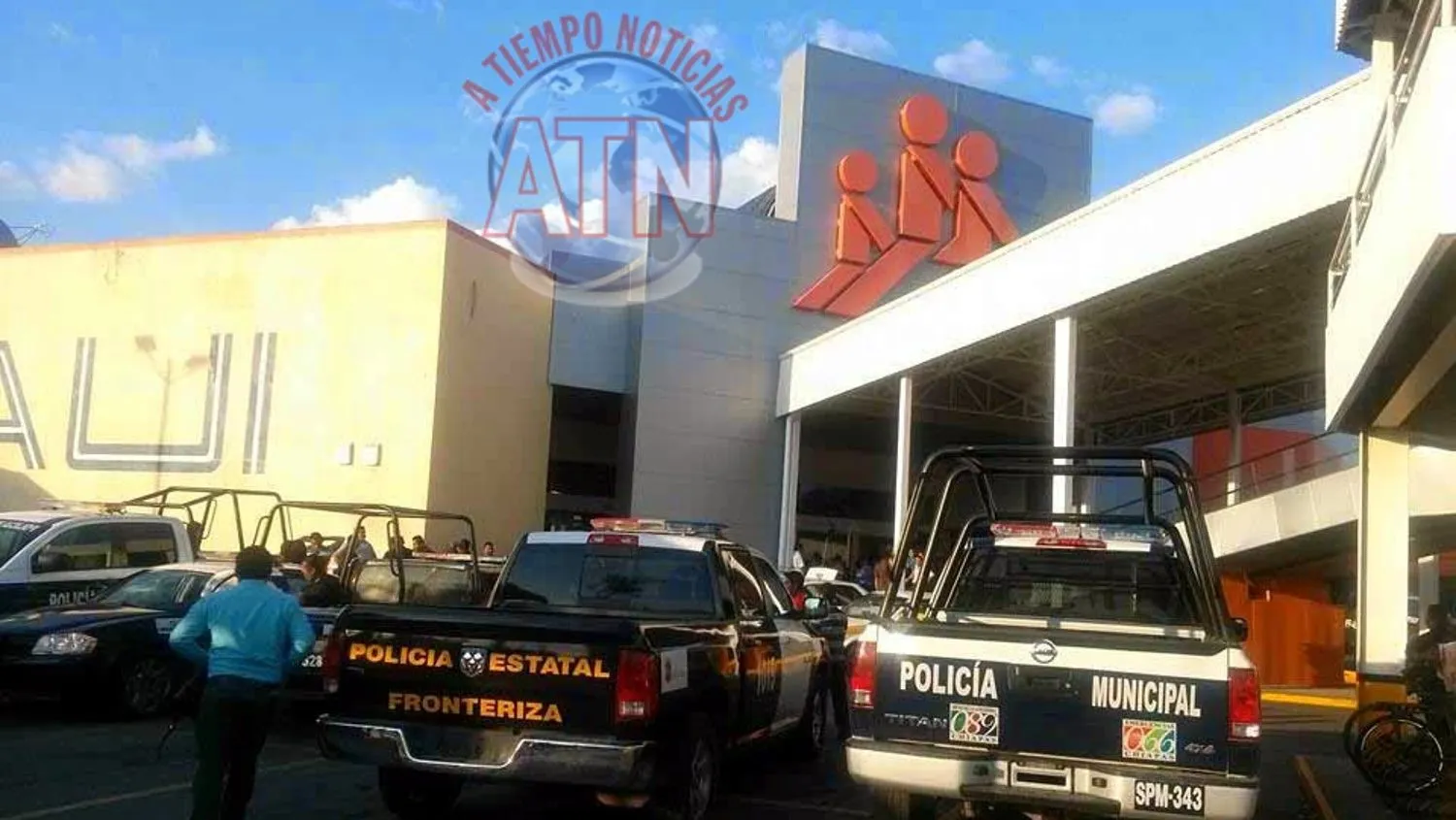 Roban camioneta del estacionamiento de Chedraui