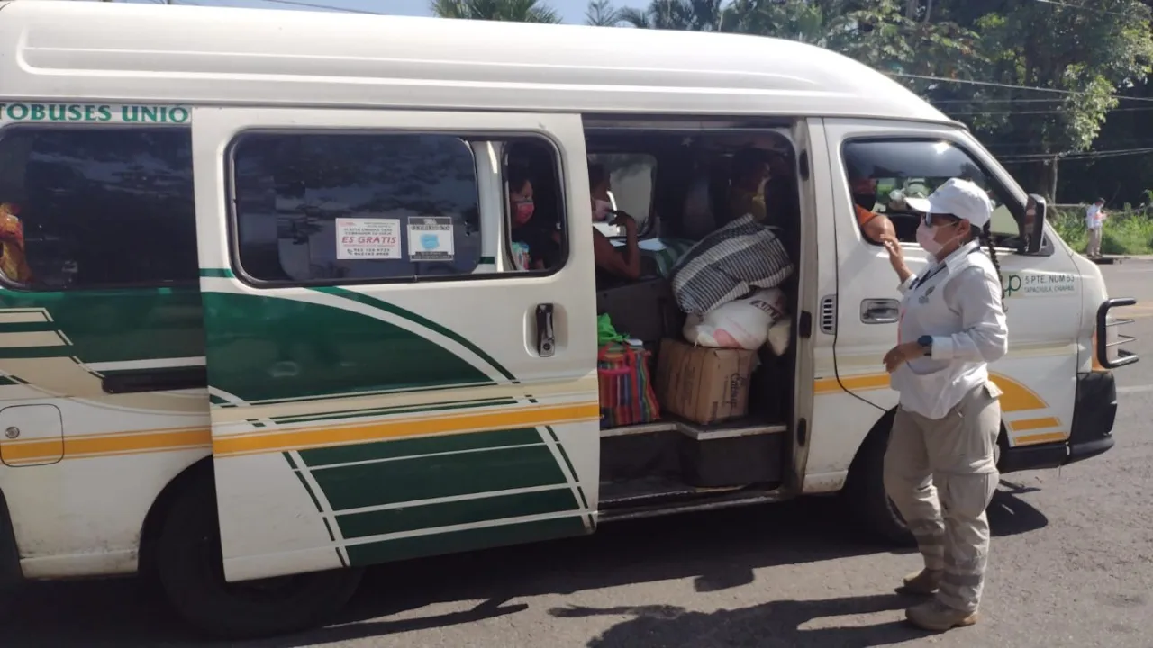 MANTIENEN OPERATIVOS DE VIGILANCIA EN TRANSPORTE PÚBLICO DE TAPACHULA, PARA EVITAR COVID-19
