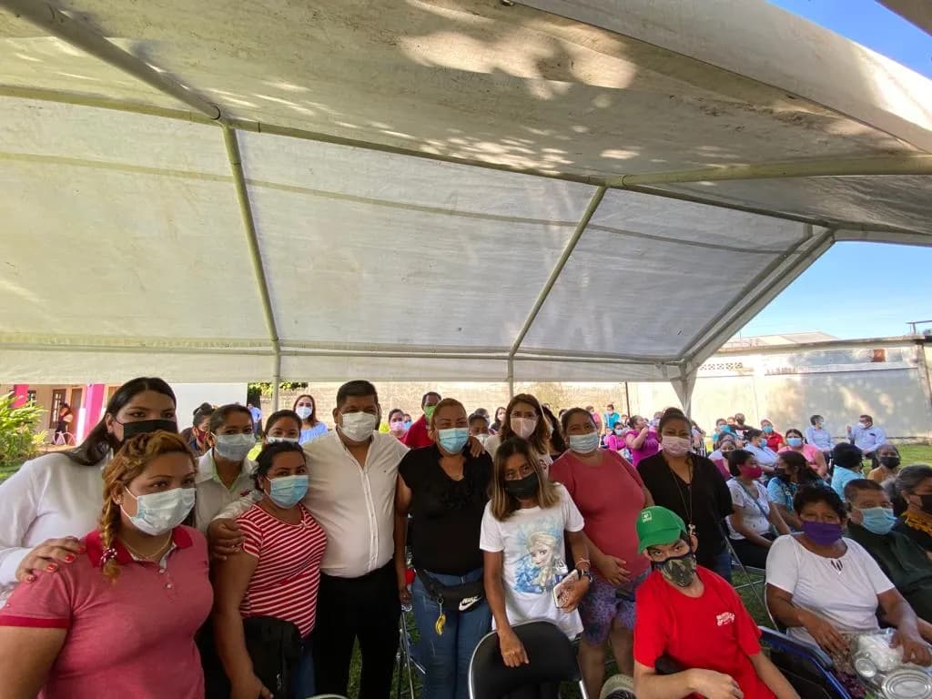DIF Huixtla entrega paquetes alimentarios a escuelas y mujeres en periodo de lactancia