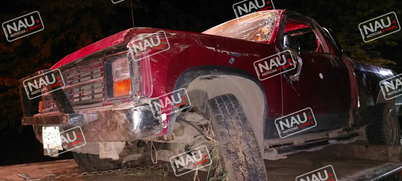 Camioneta fue abandonada tras volcar en el libramiento sur poniente.