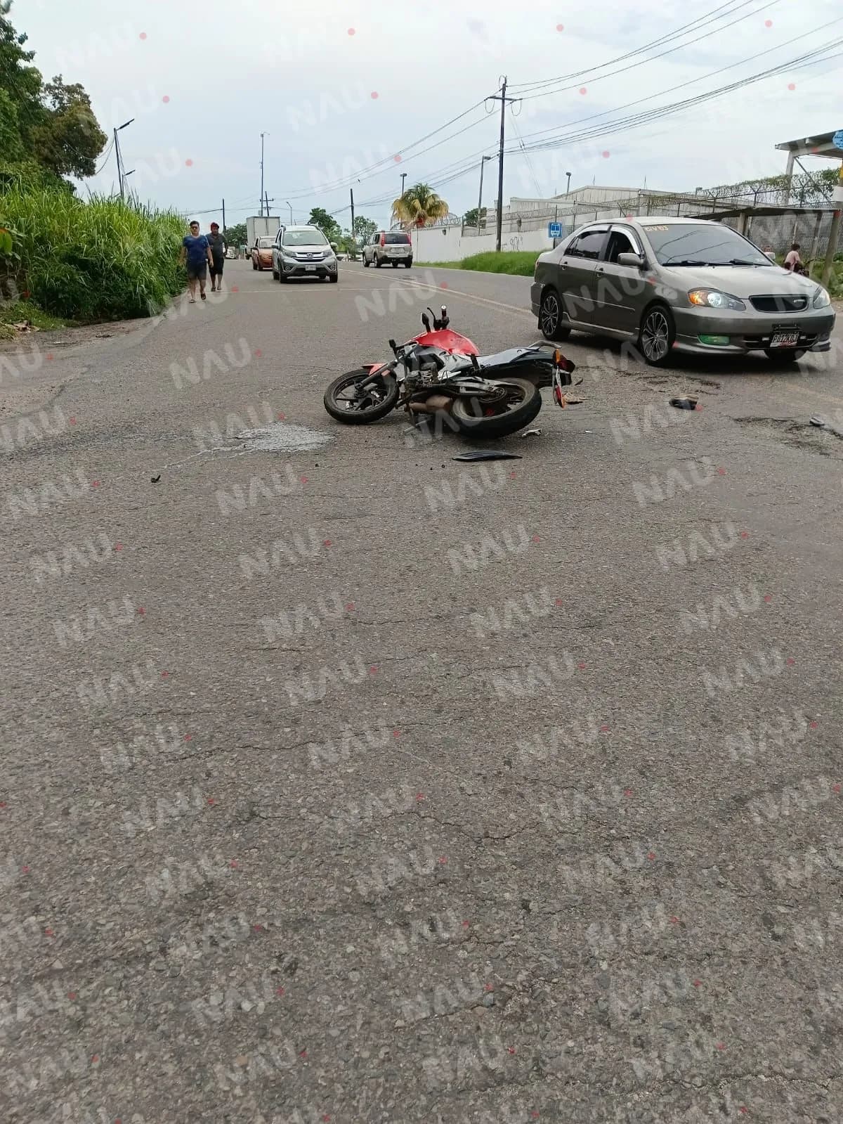 Motociclista sufre accidente en el libramiento sur oriente de Tapachula