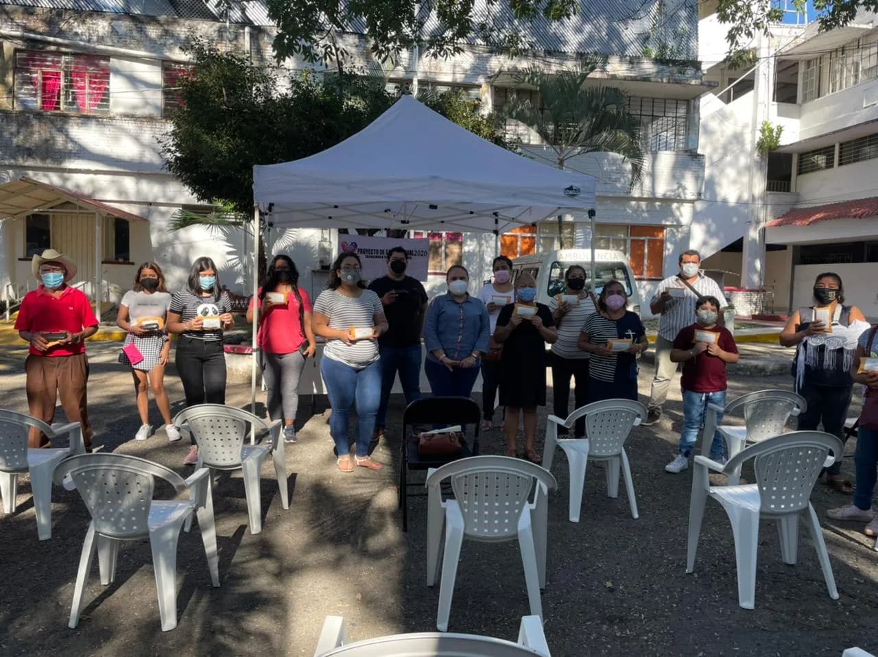 DIF TAPACHULA ENTREGÓ LENTES A PERSONAS VULNERABLES