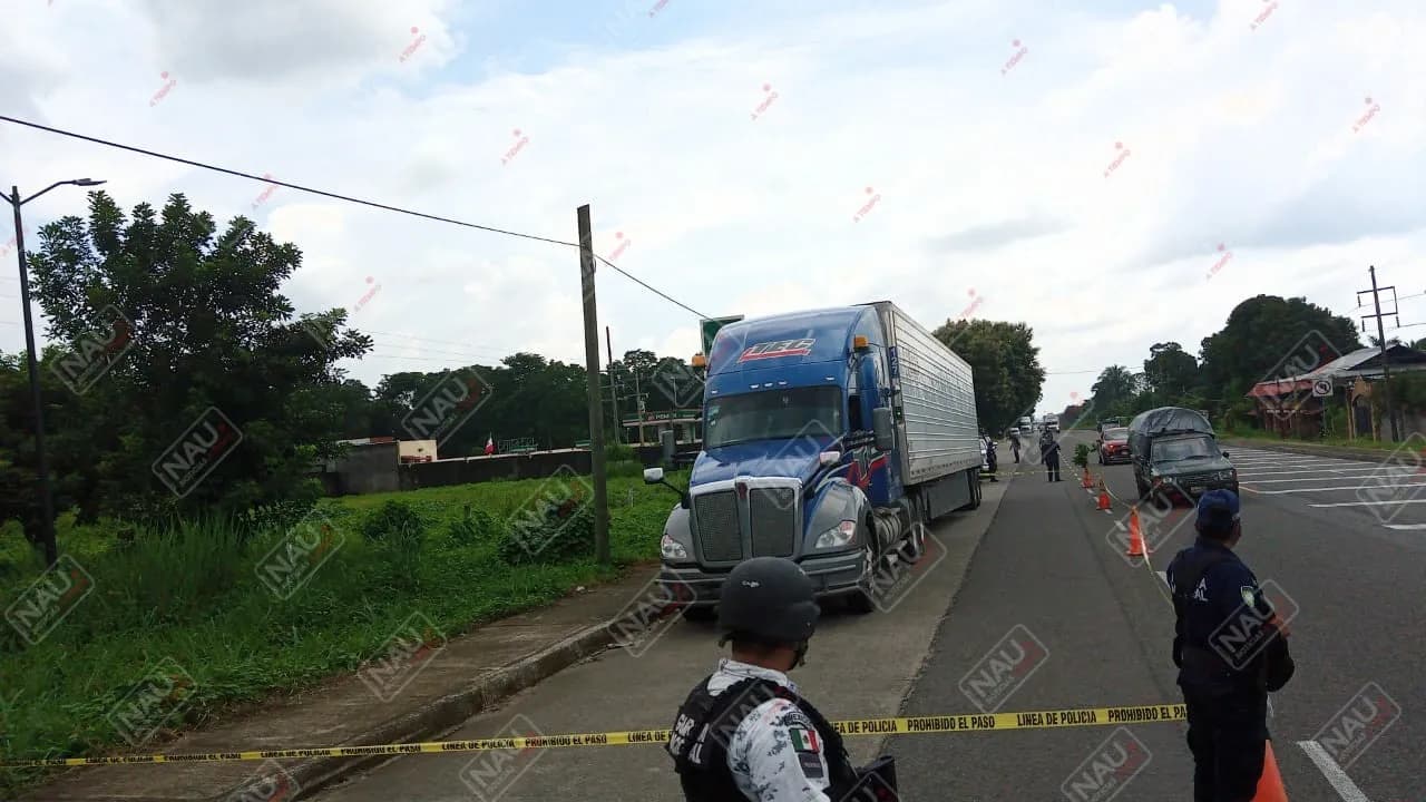 Muere trailero en el interior del camión