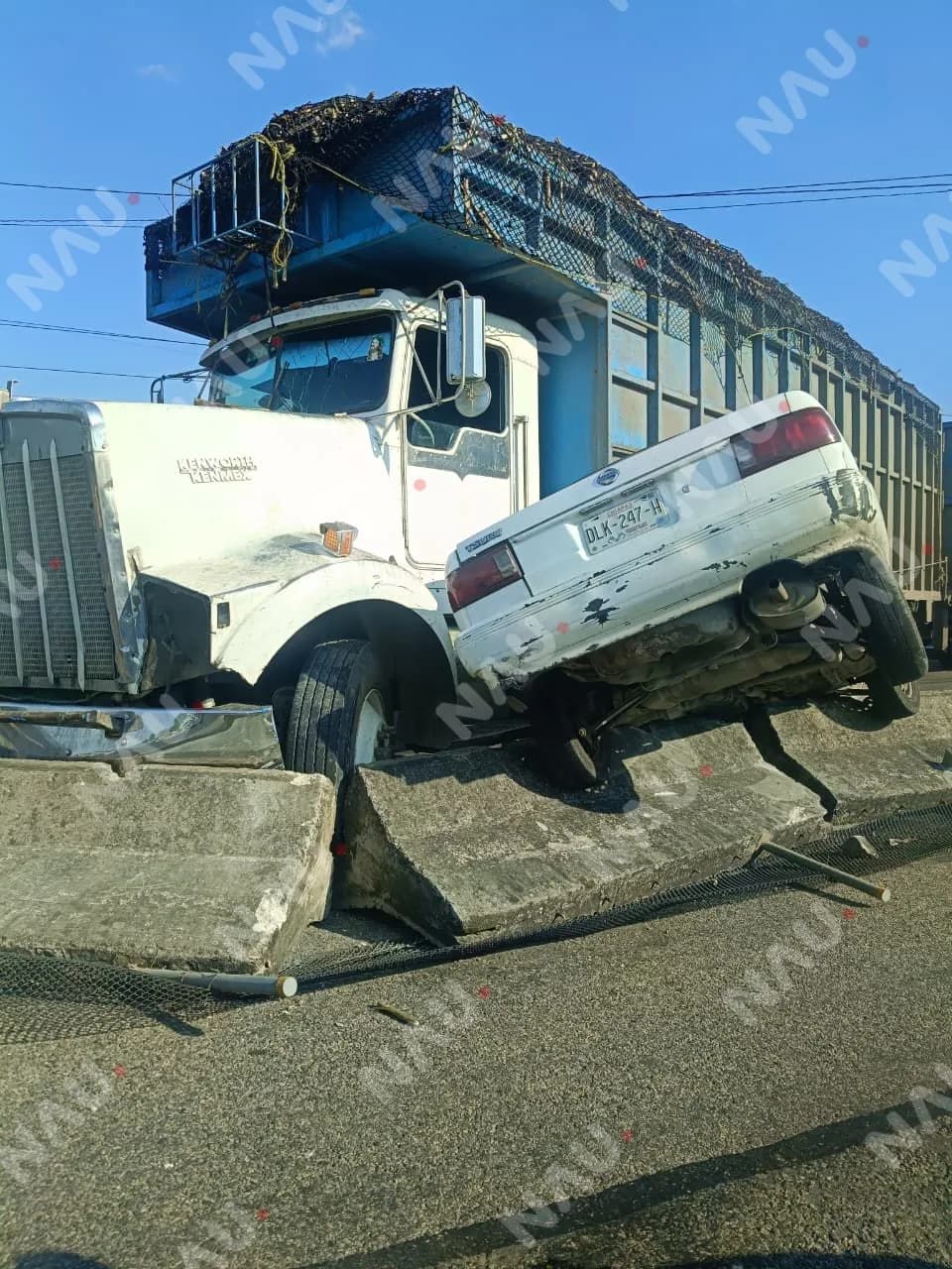 Impacto entre vehículo compacto y camión de carga colapsa la Tapachula – Huixtla