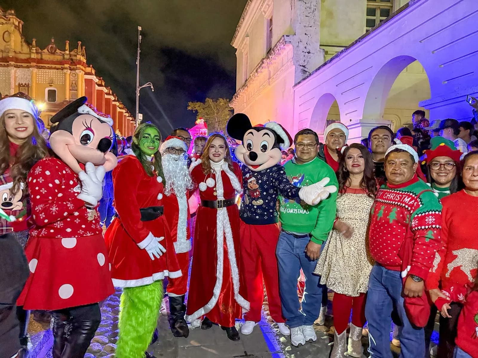 Disfrutan del Desfile Navideño 2025 en San Cristóbal