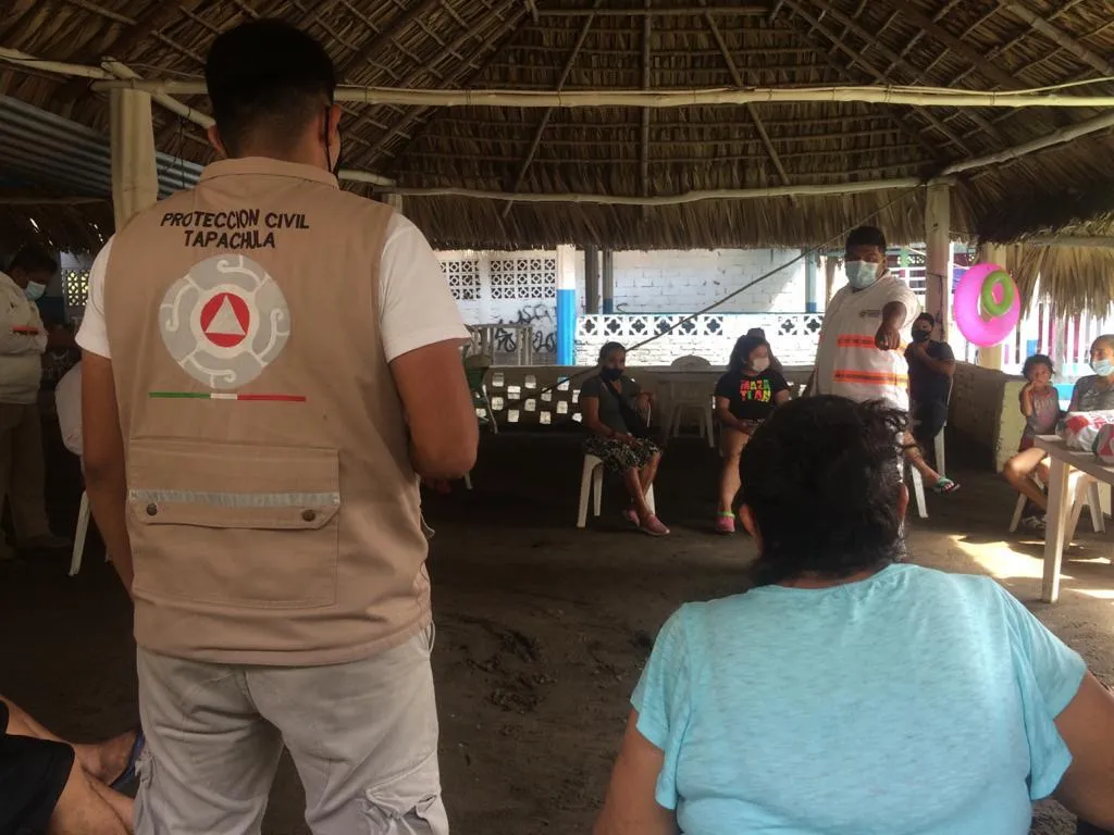 CAPACITAN A PALAPEROS DE PUERTO MADERO EN RCP Y ATENCIÓN A EMERGENCIAS