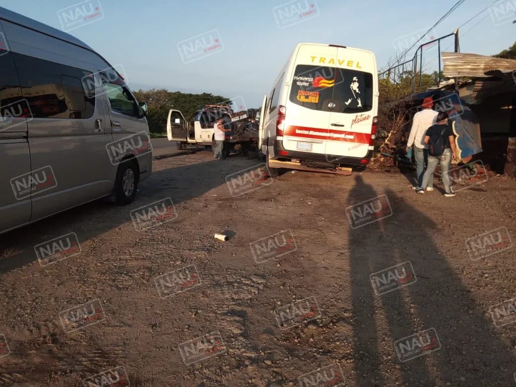 Conductor pierde el control del volante y se estrella contra restaurante la Cascada