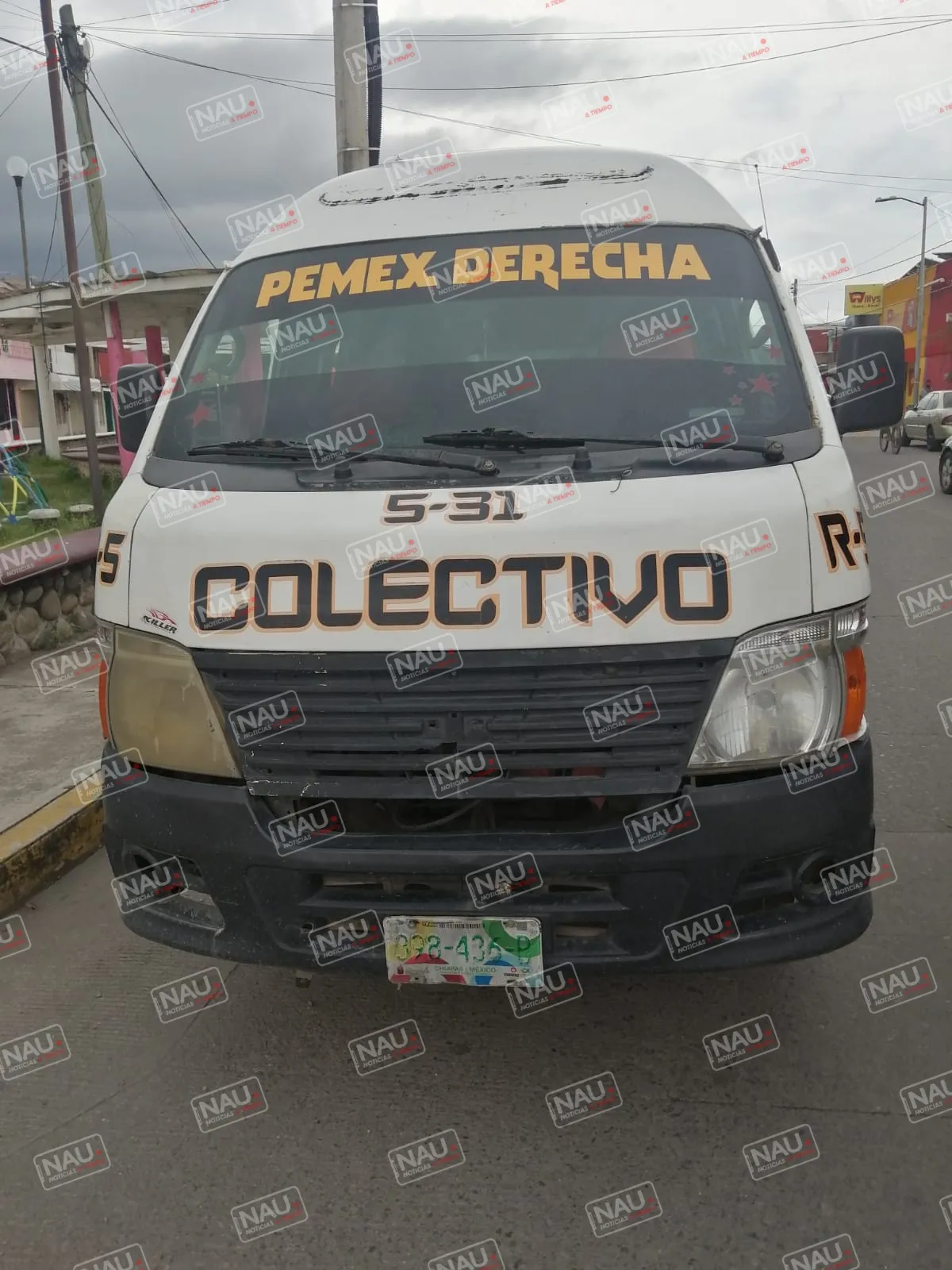 Conductor de combi de la ruta Pemex, fue sancionado al tirar a una señora de la tercera edad