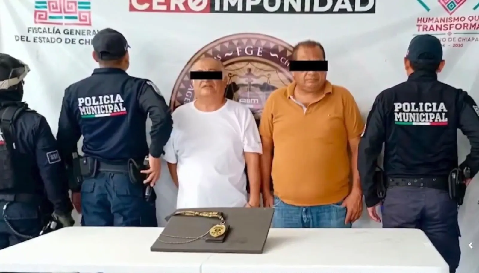 Investigan a dos hombres por presuntamente hacerse pasar por agentes de la Fiscalía en Tapachula