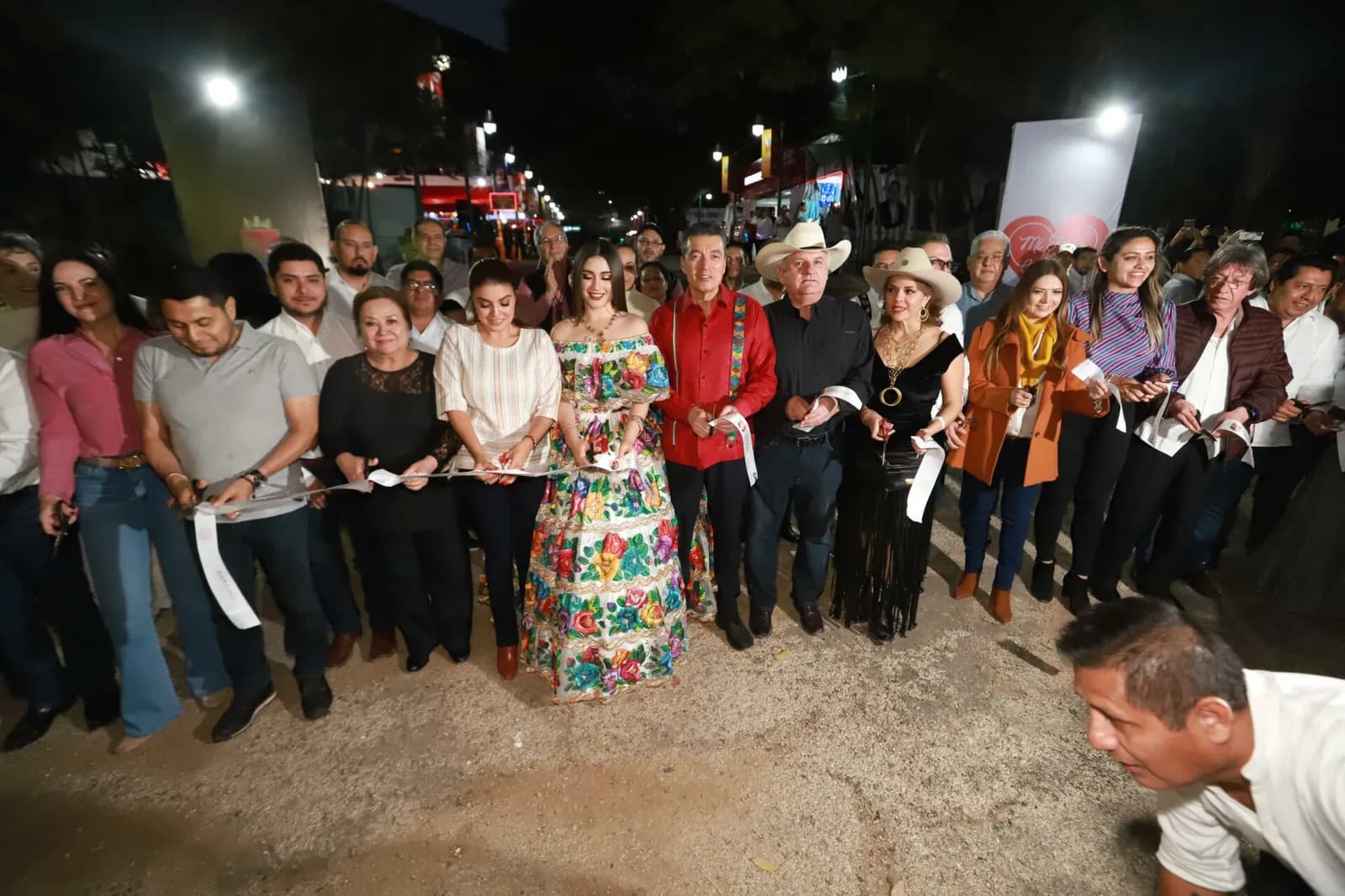 Junto a las familias chiapanecas, Rutilio Escandón inaugura la Feria Chiapas 2023