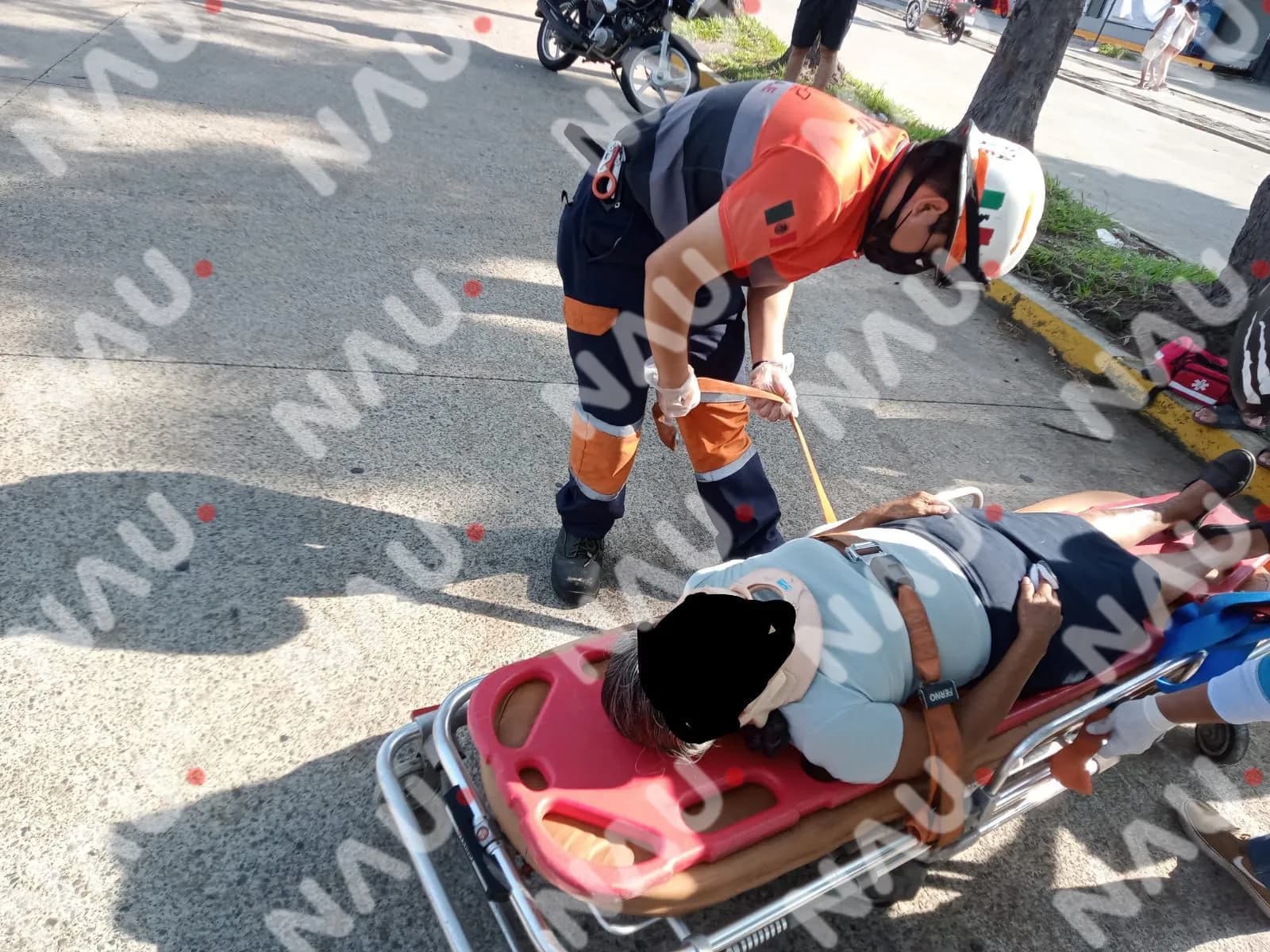 Abuelita es atropellada frente a las oficinas de Coapatap