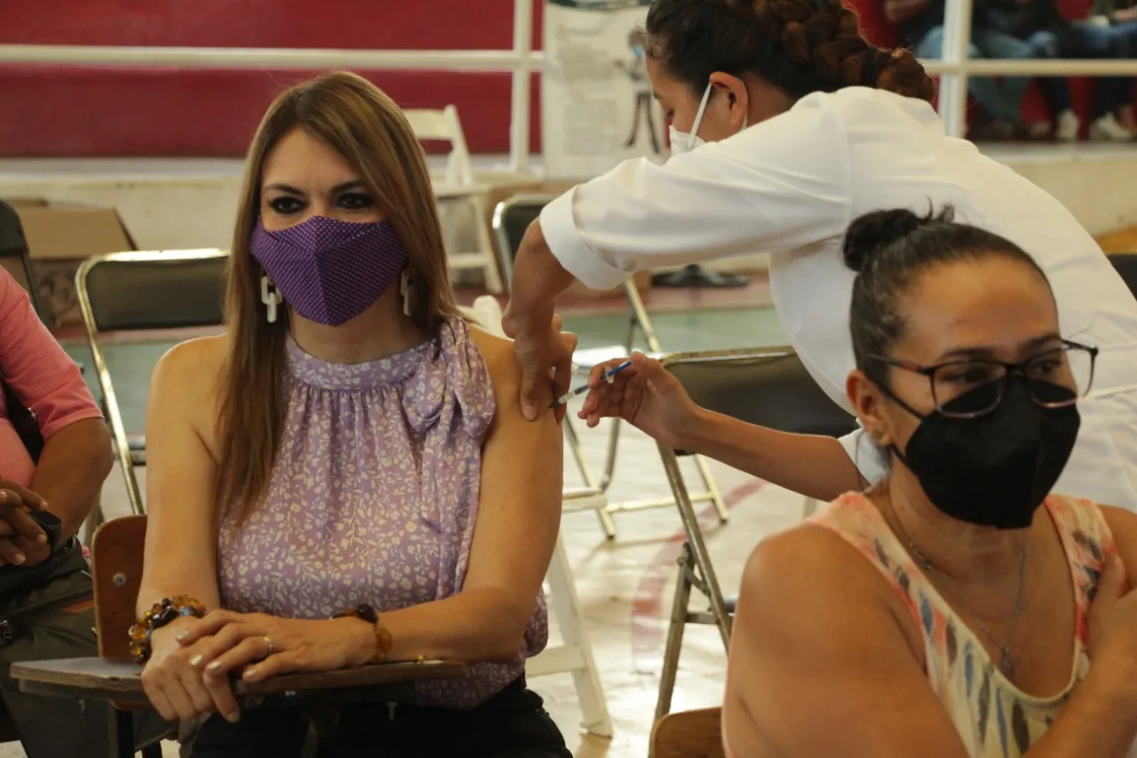 INVITA ROSY URBINA A TAPACHULTECOS A VACUNARSE CONTRA EL COVID-19