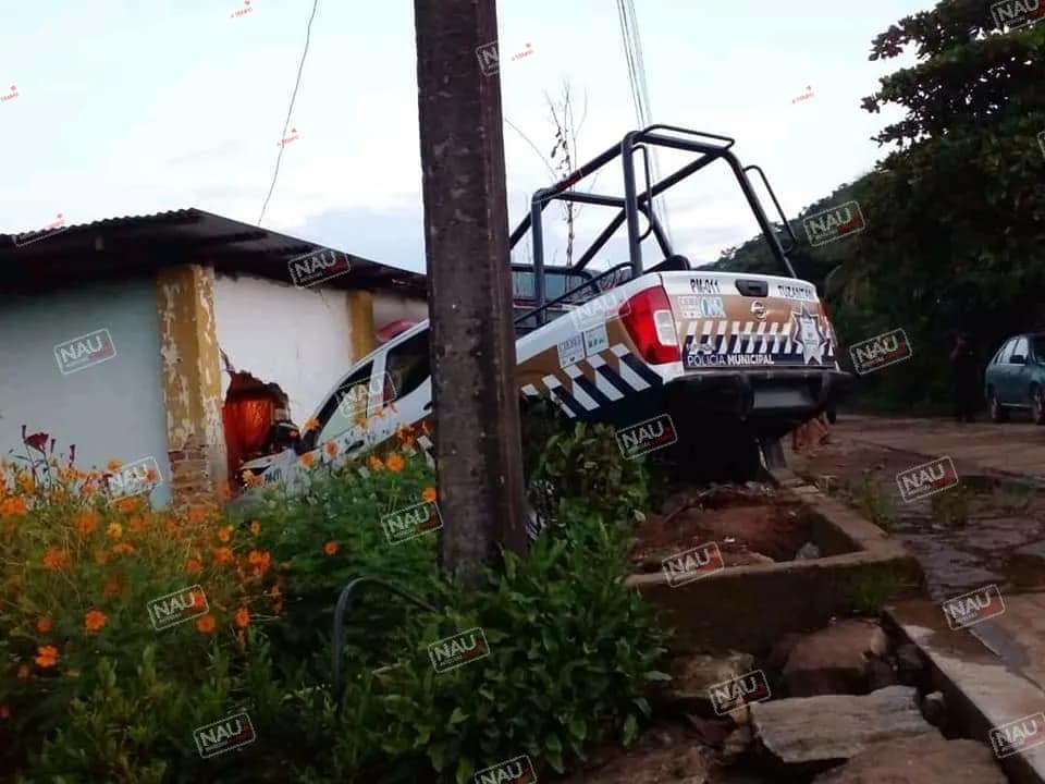 Patrulla Municipal Choca Contra Una Vivienda En Tuzantán.