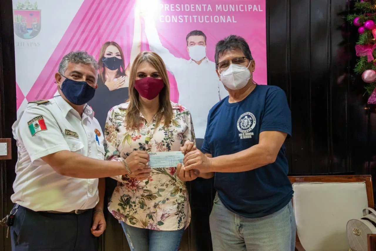 PRESIDENTA ROSY URBINA RATIFICA COMPROMISO CON LOS BOMBEROS Y CON LA SEGURIDAD