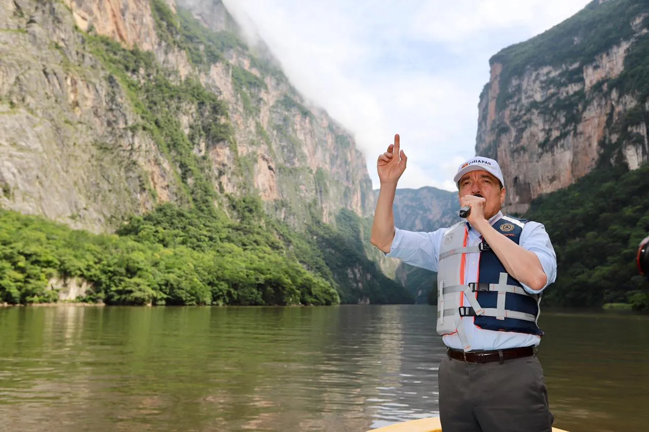Constata Rutilio Escandón trabajos de limpieza permanente en el Cañón del Sumidero