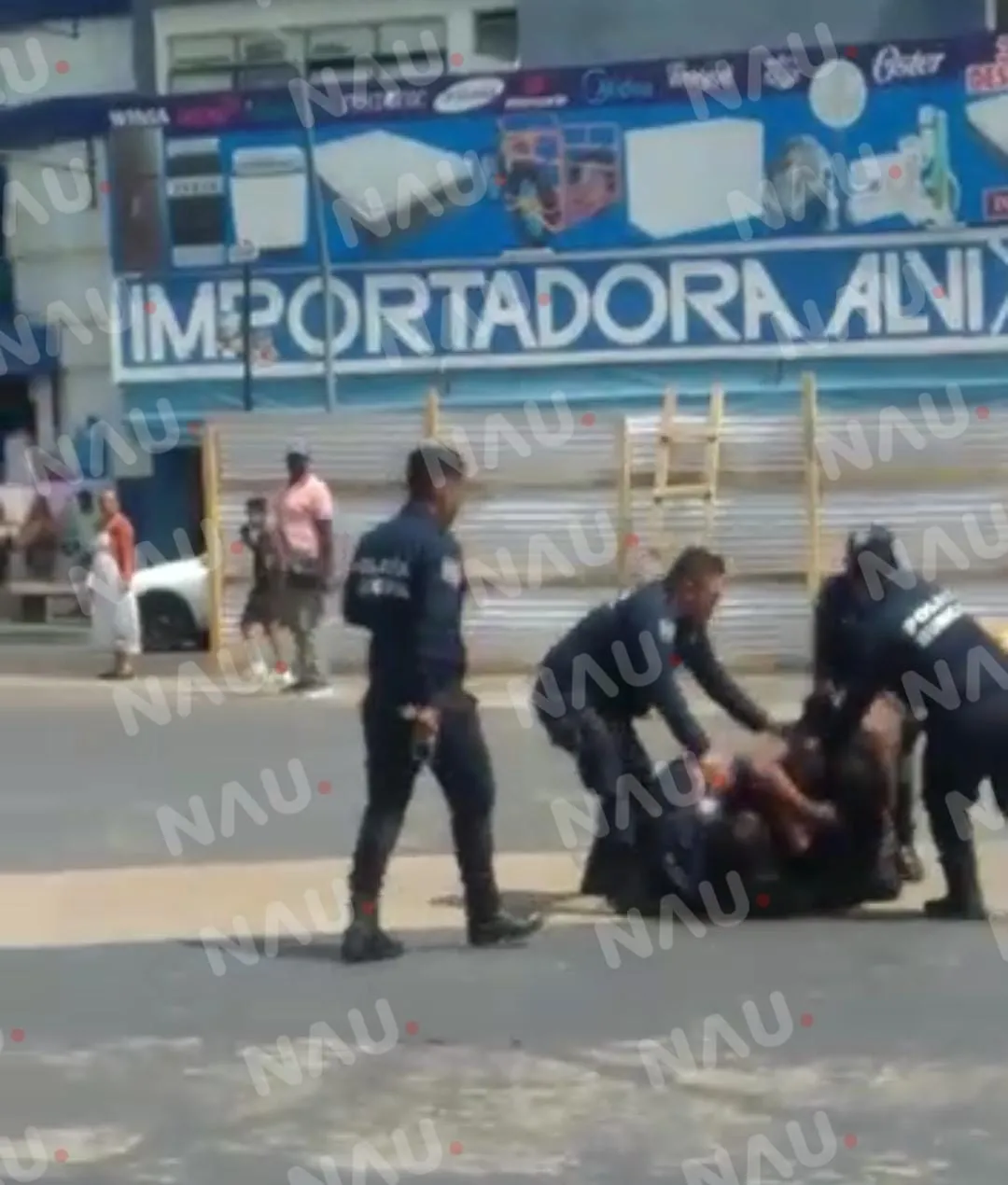 Siete policías someten a un migrante en Tapachula “Vídeo”