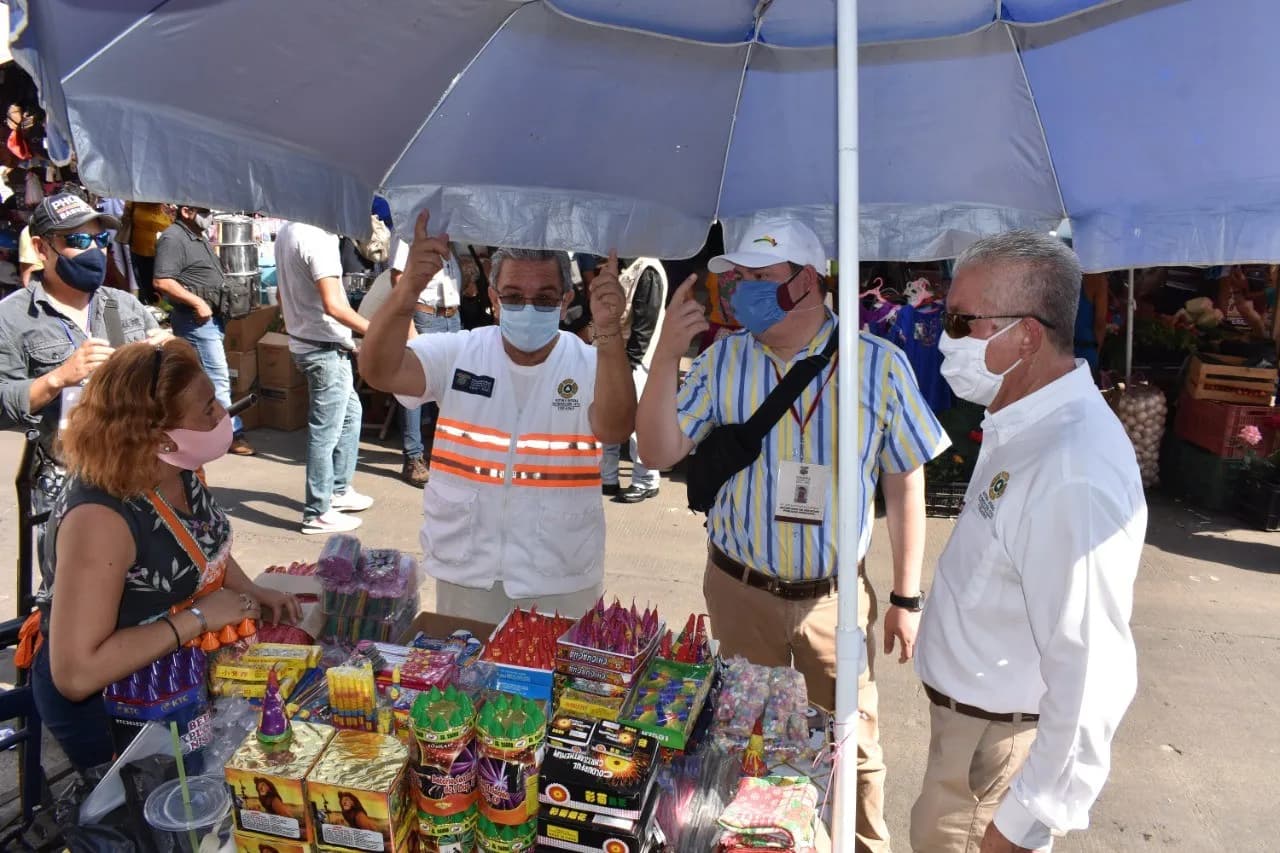 EXHORTAN A MANTENER MEDIDAS PREVENTIVAS POR COVID-19 Y PIROTECNIA EN MERCADOS DE TAPACHULA