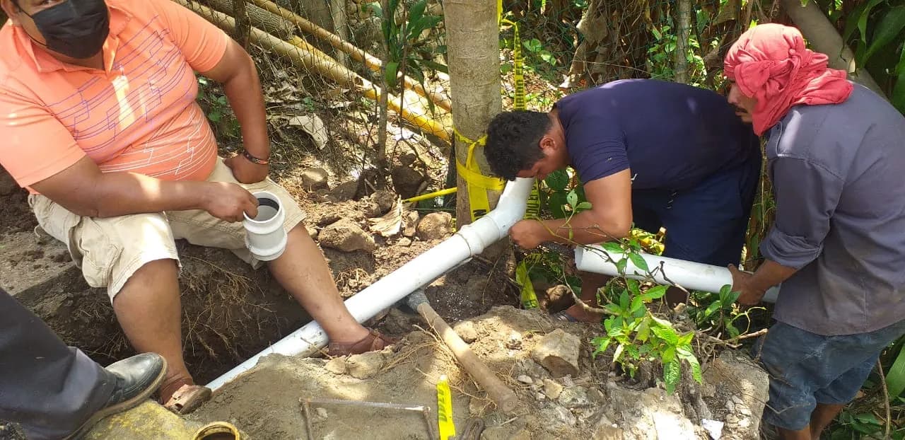 AGILIZAN REPARACIÓN DE LÍNEA DE CONDUCCIÓN DE AGUA POTABLE EN TAPACHULA