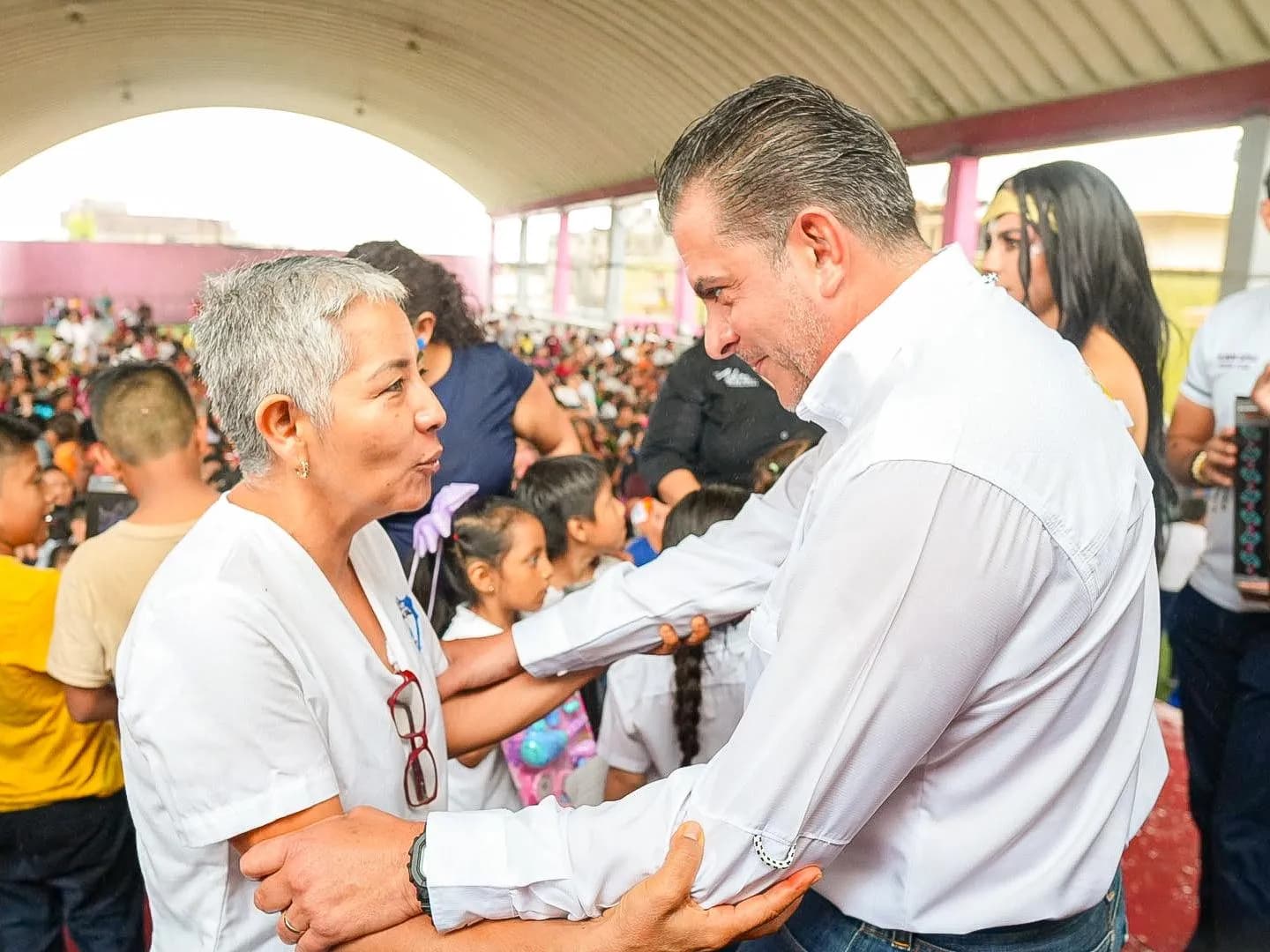 En la colonia 5 de Febrero, celebra Yamil Melgar el Día del Niño y la Niña